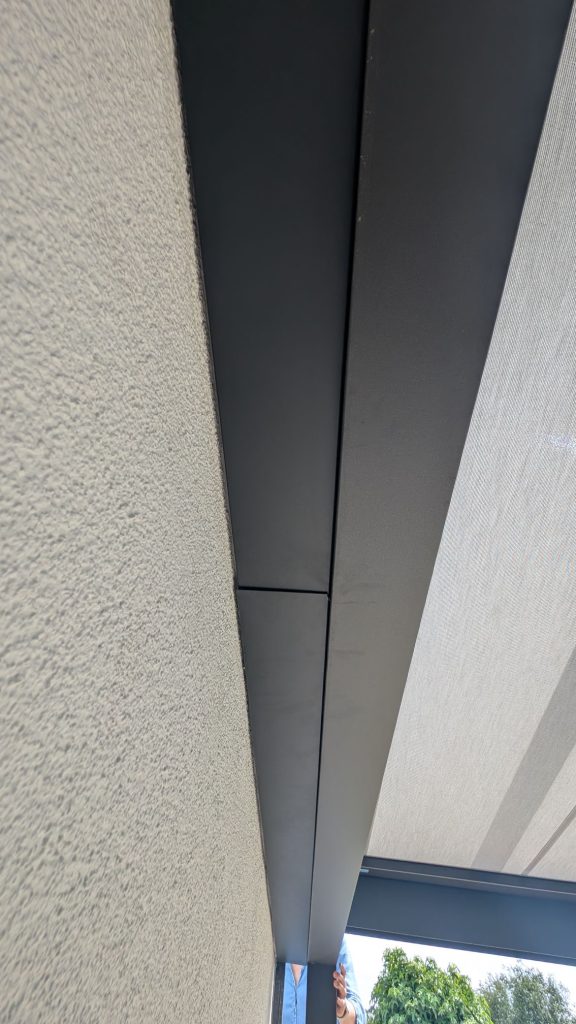 Dachüberstand mit blinder Verkleidung