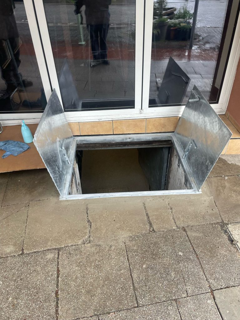 Kellerzugang mit Klappdeckel